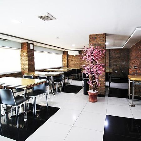 Amaliun Hotel Medan Exterior photo