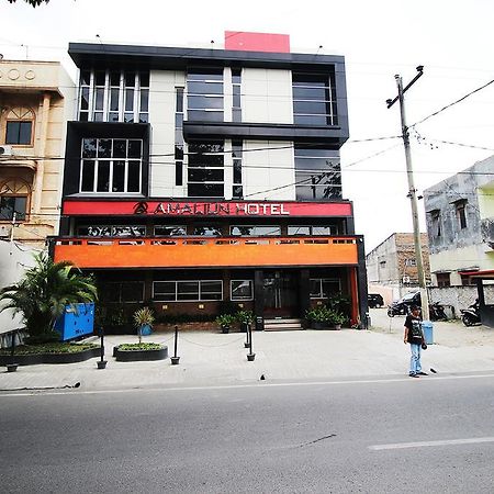 Amaliun Hotel Medan Exterior photo