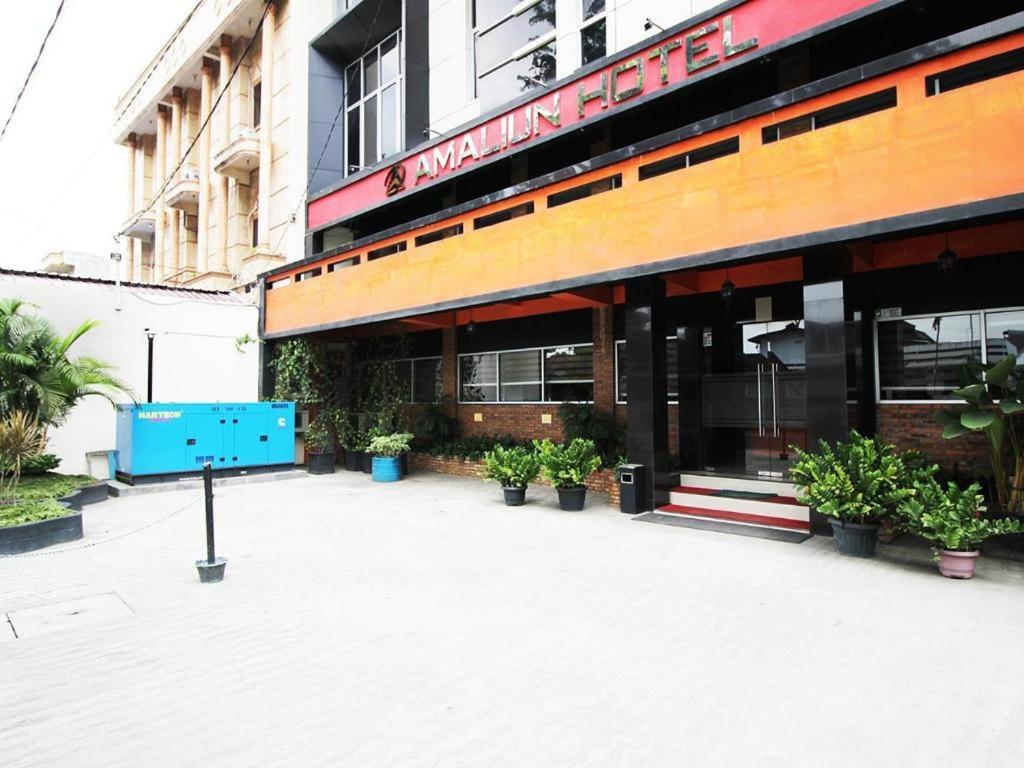 Amaliun Hotel Medan Exterior photo