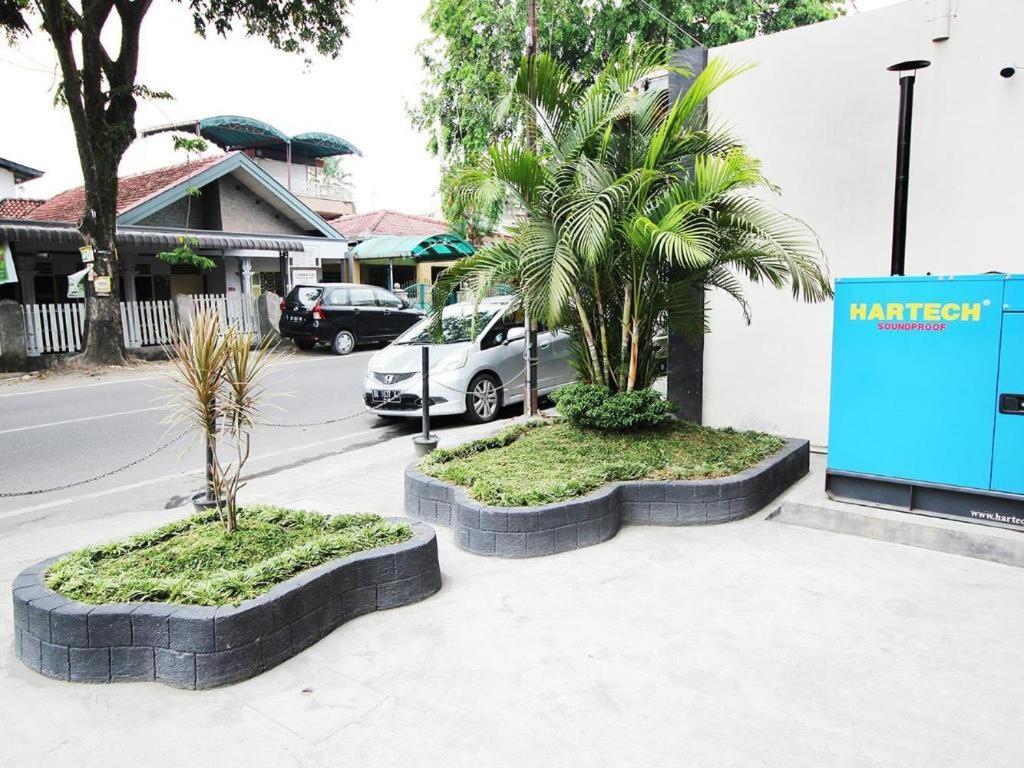 Amaliun Hotel Medan Exterior photo